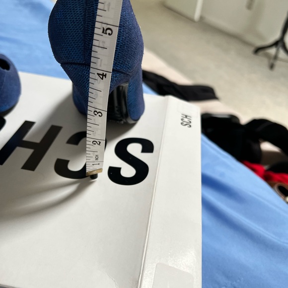 Schutz metallic blue pump stilleto, size 5B , 4inch heels, comes with box - Picture 8 of 9